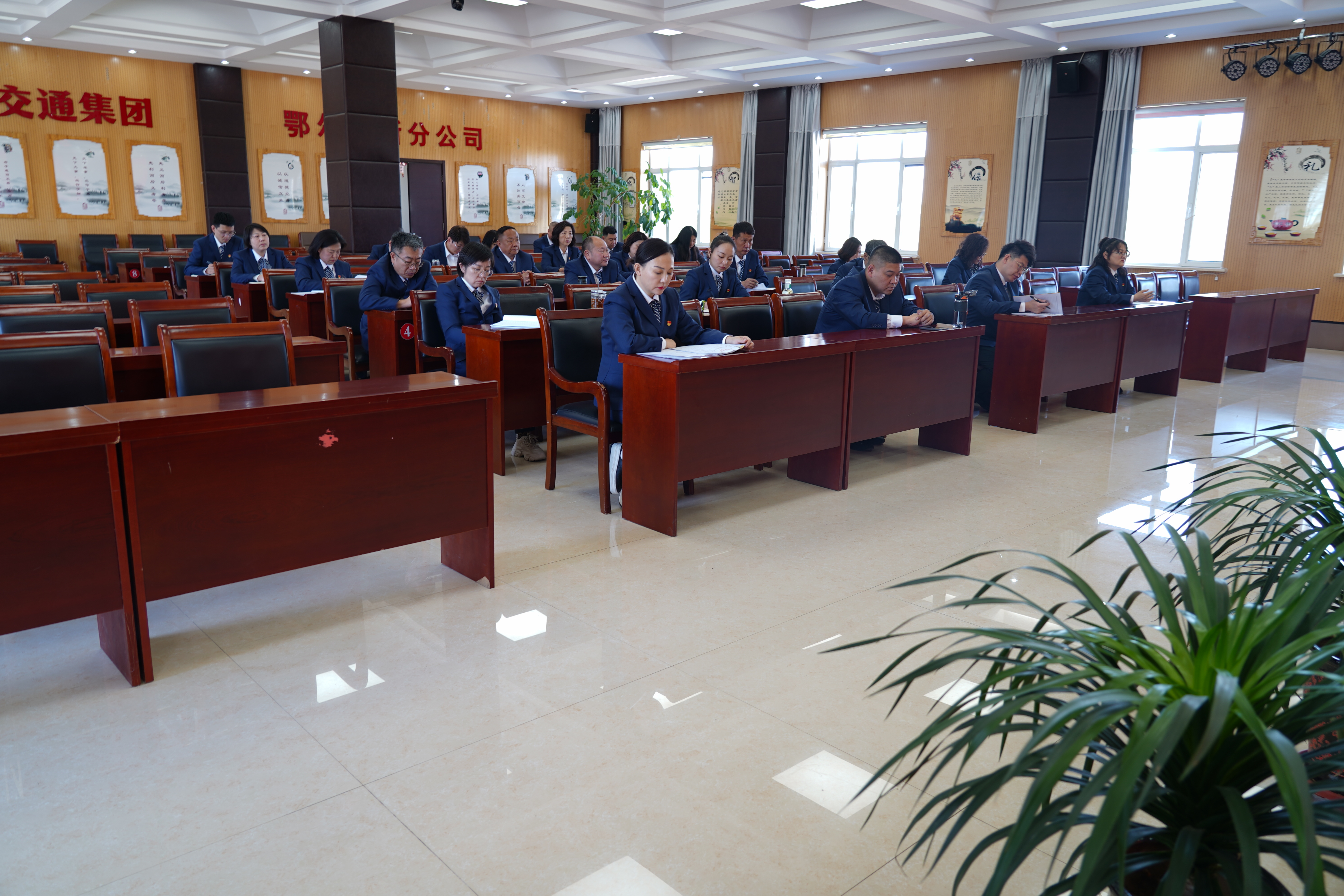 女人与公狍交酡女免费