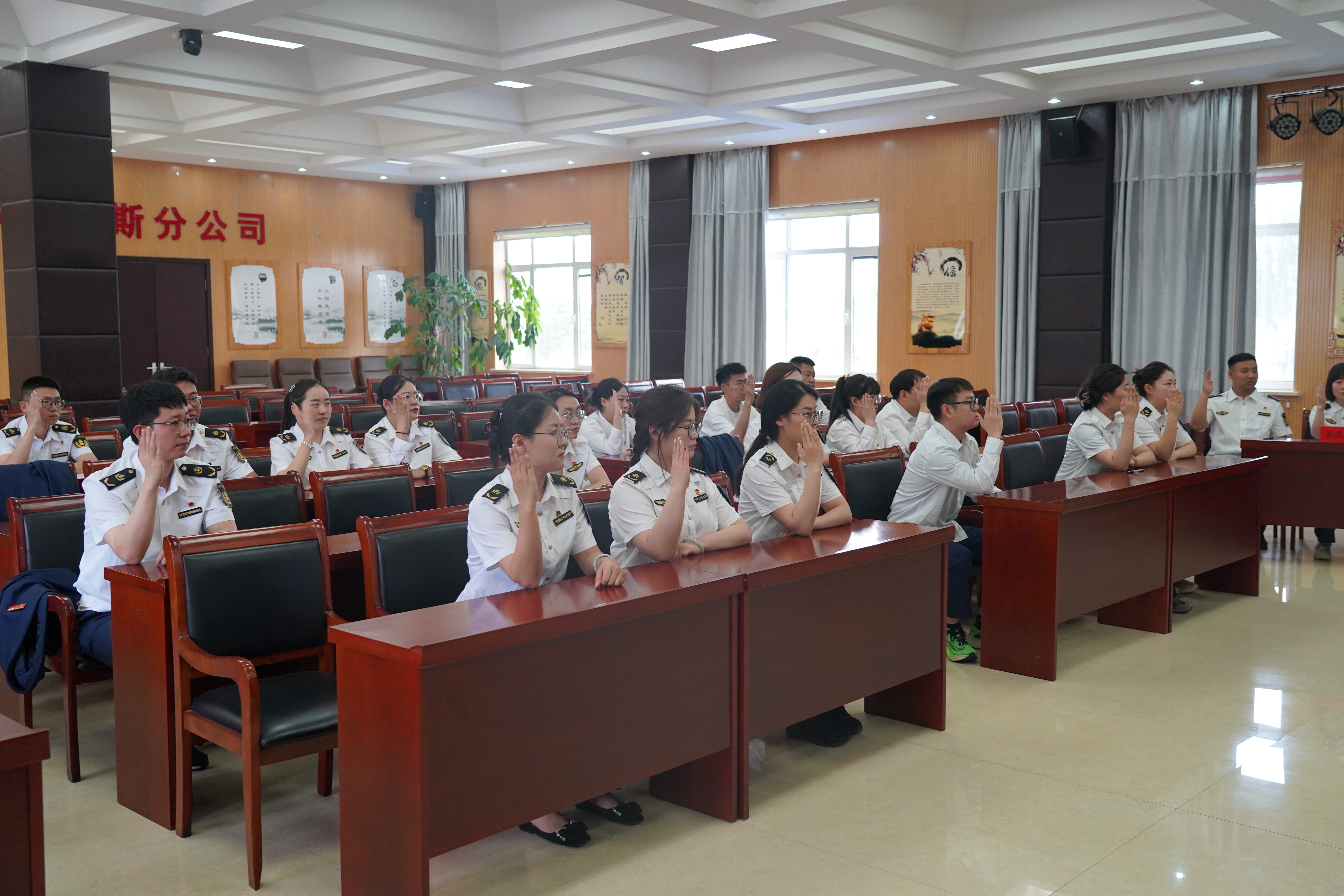 女人与公狍交酡女免费