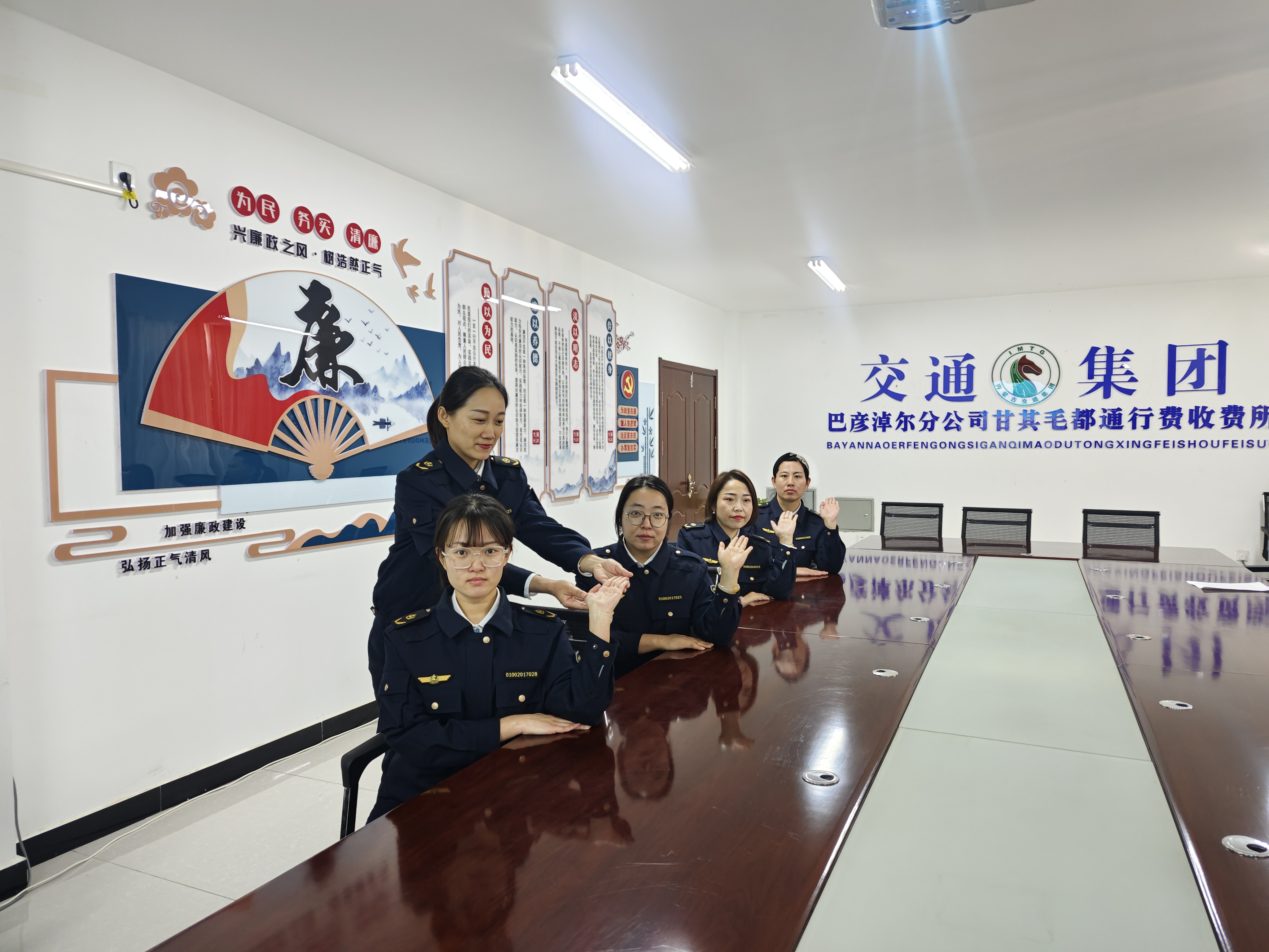 女人与公狍交酡女免费