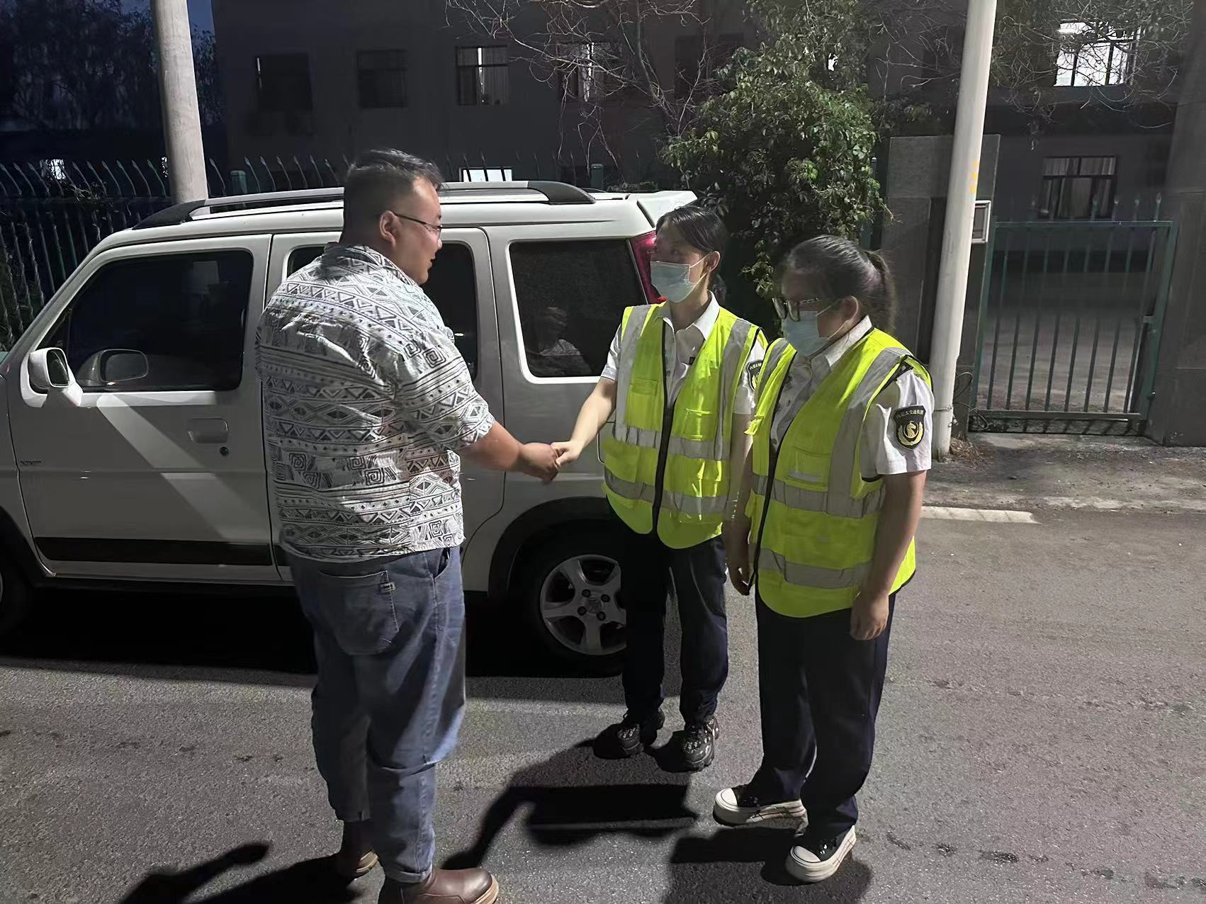 女人与公狍交酡女免费