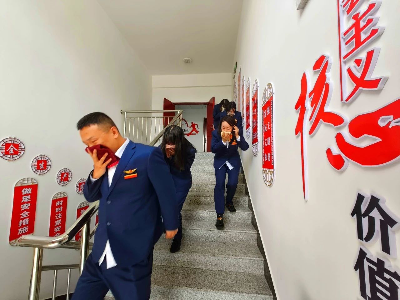 女人与公狍交酡女免费