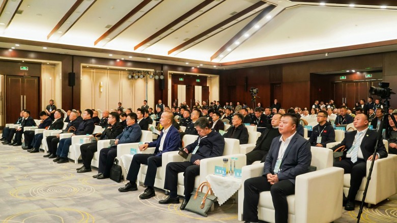 女人与公狍交酡女免费