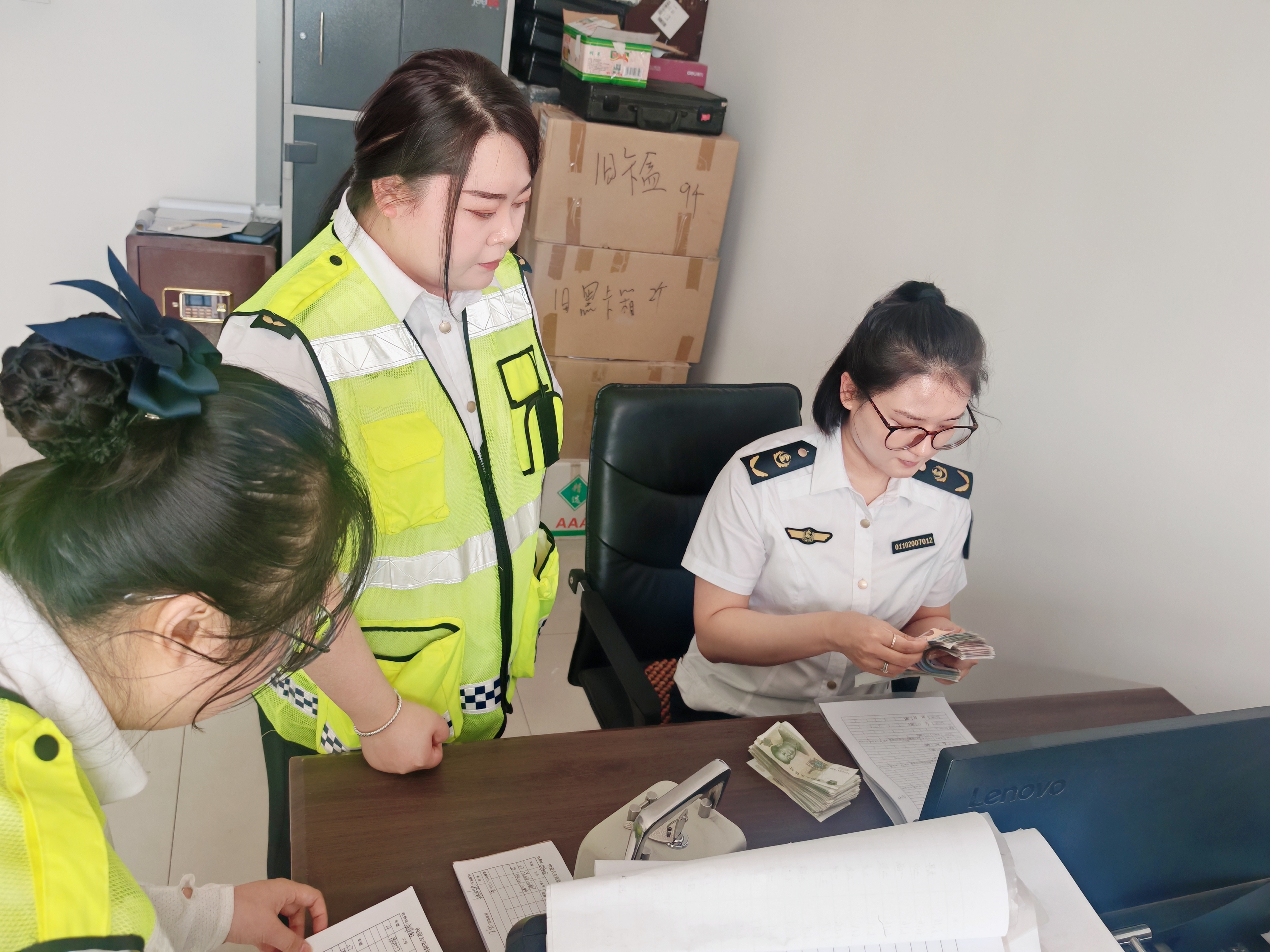 女人与公狍交酡女免费