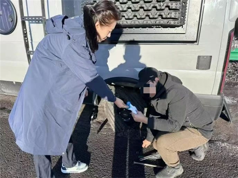 女人与公狍交酡女免费