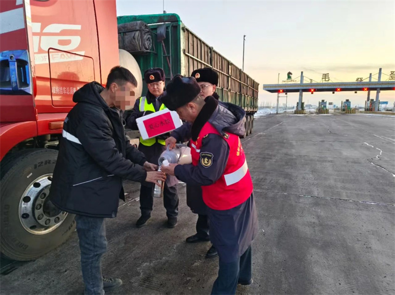 女人与公狍交酡女免费