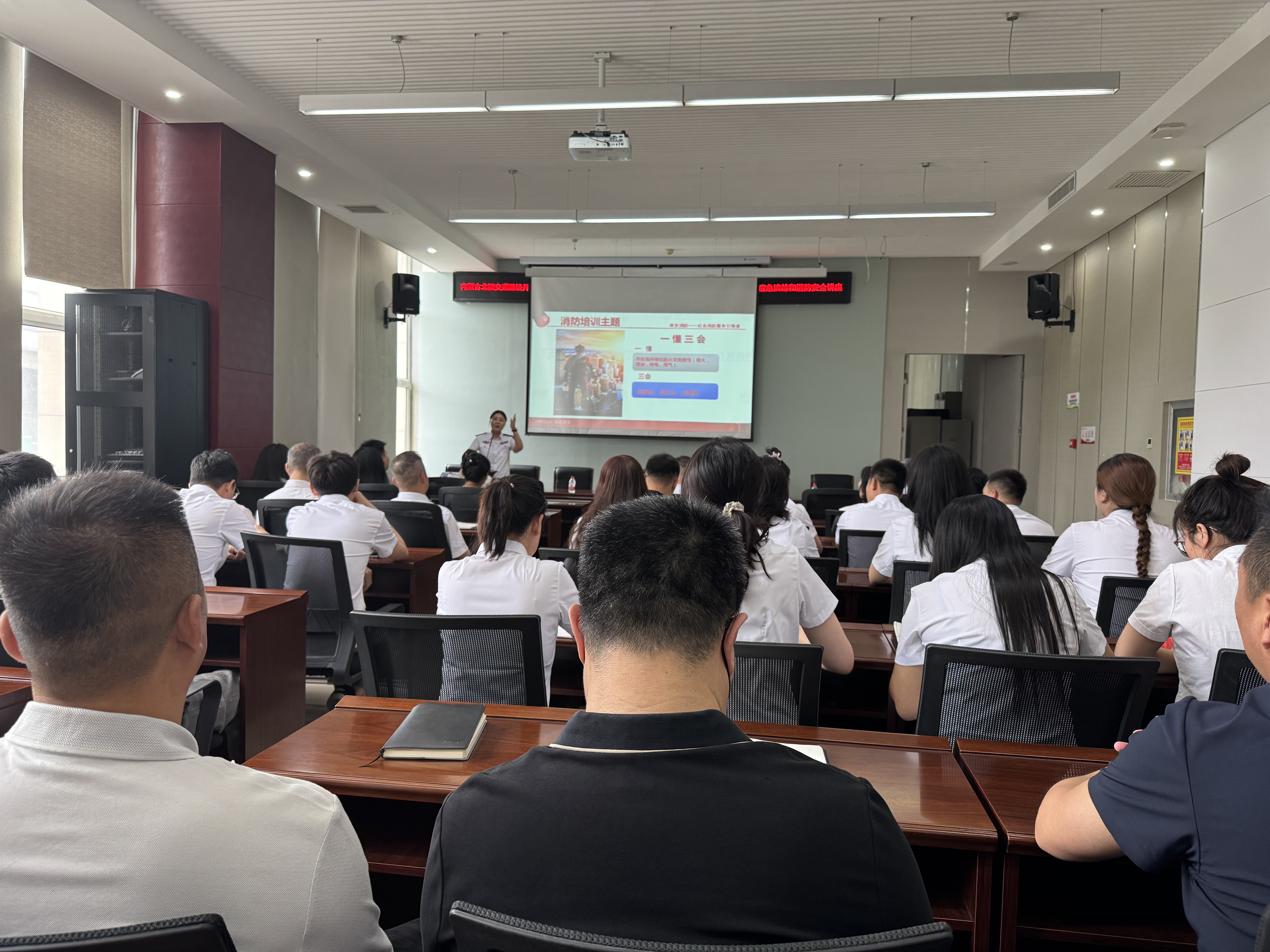 女人与公狍交酡女免费