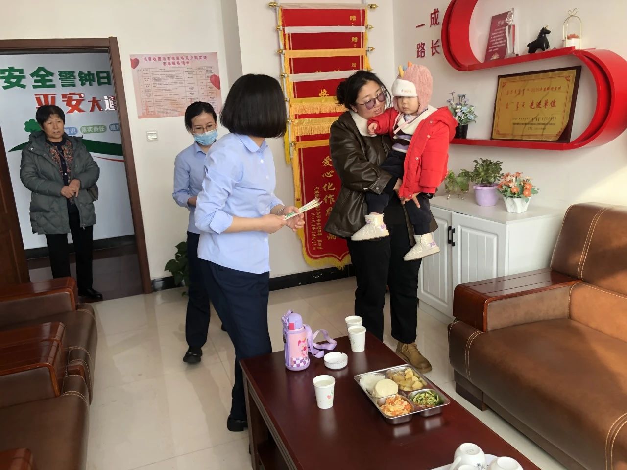 女人与公狍交酡女免费