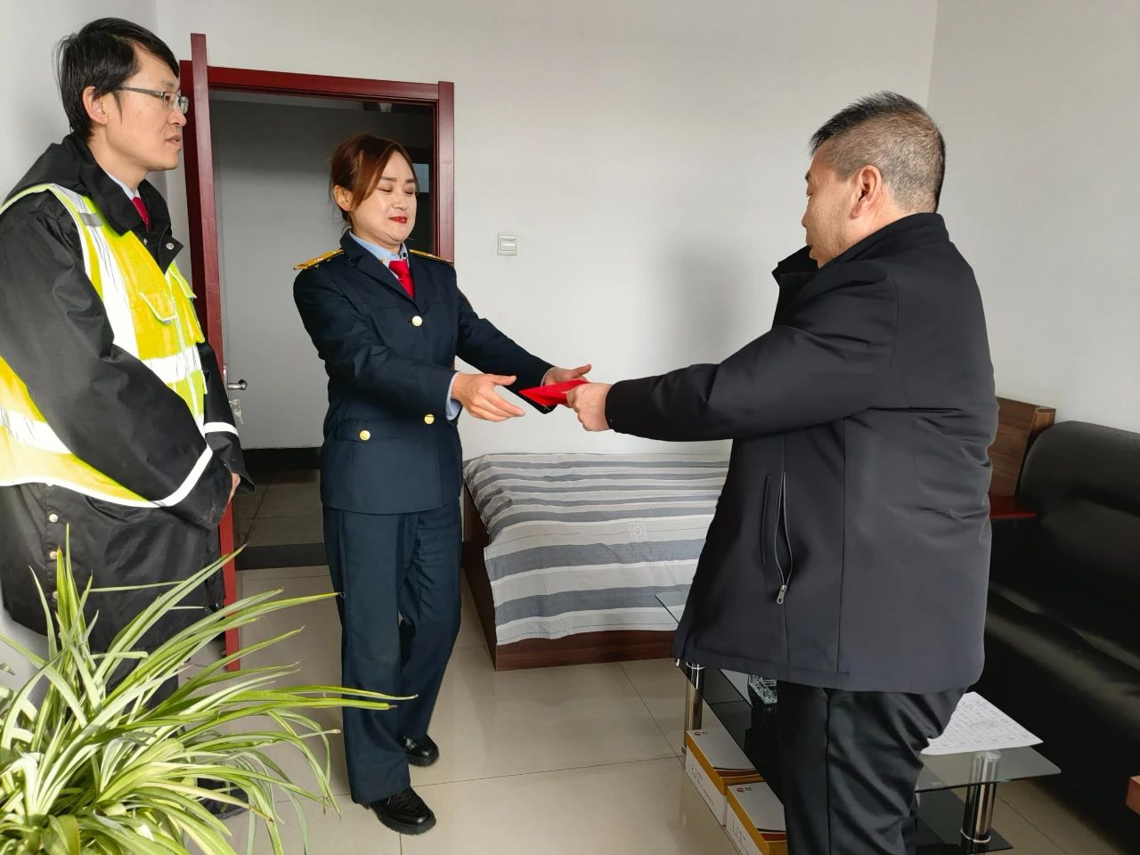 女人与公狍交酡女免费