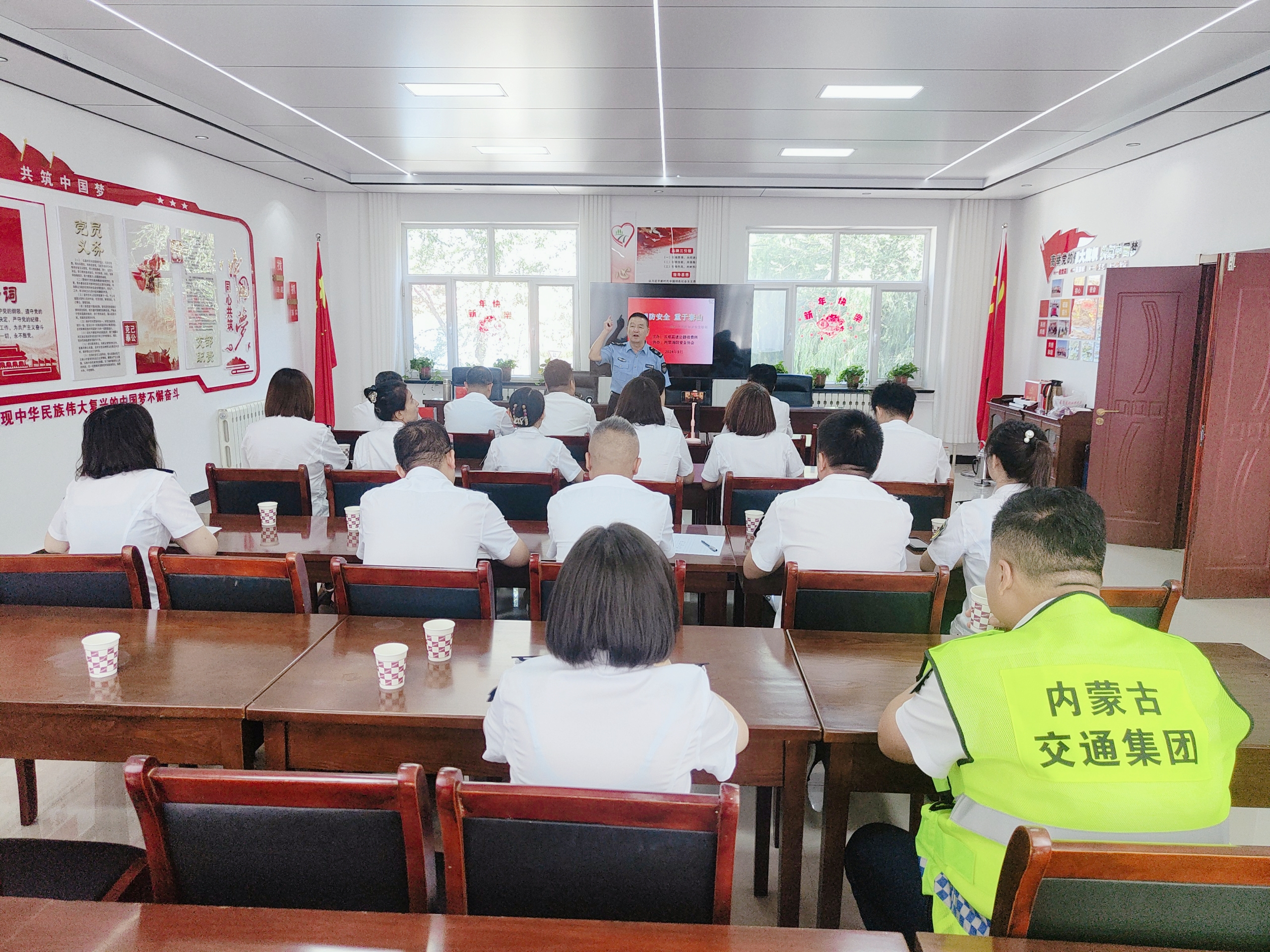 女人与公狍交酡女免费