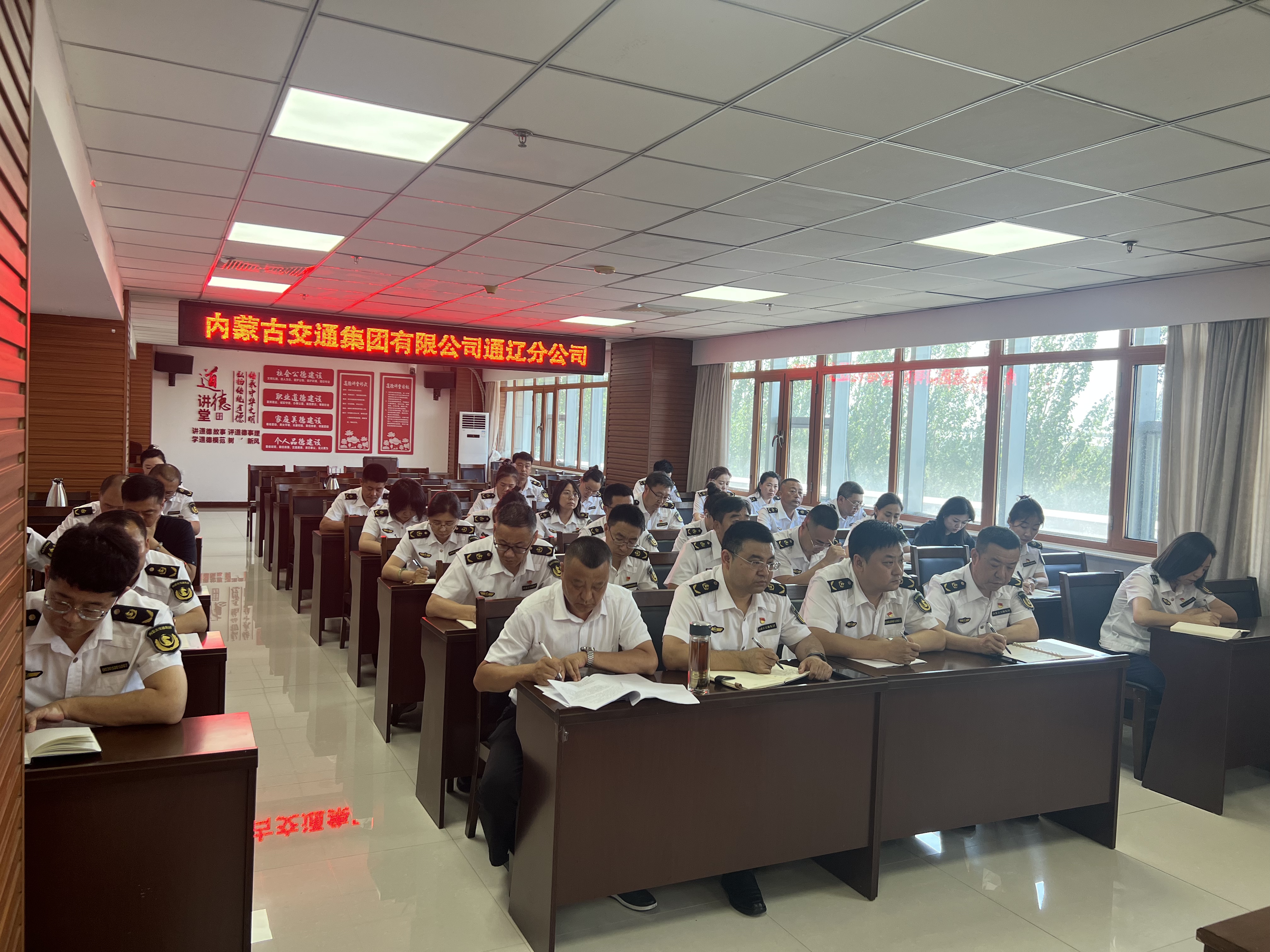 女人与公狍交酡女免费