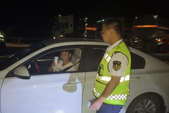 女人与公狍交酡女免费