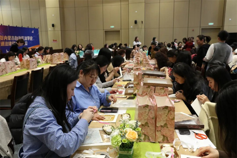 女人与公狍交酡女免费