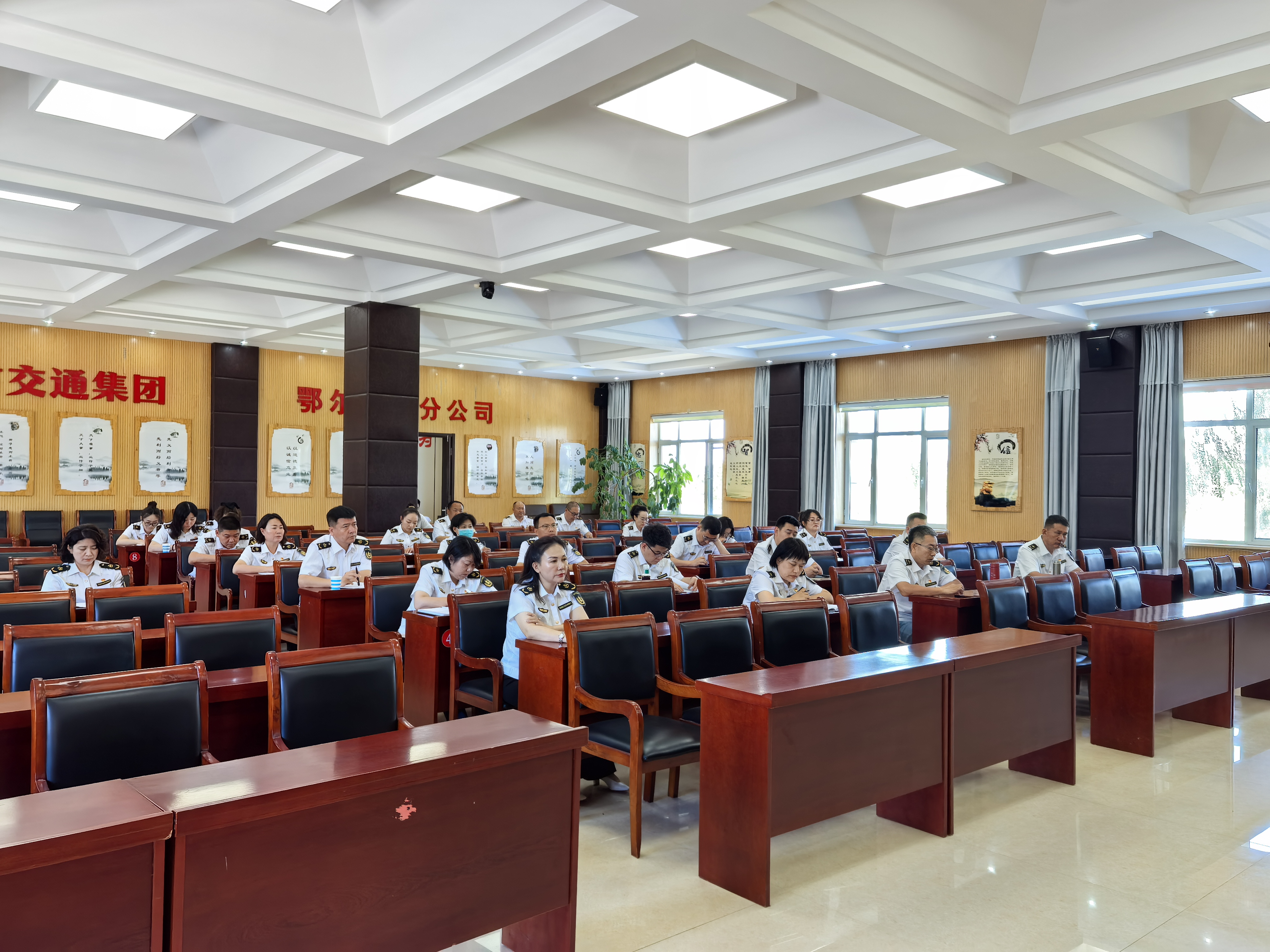 女人与公狍交酡女免费