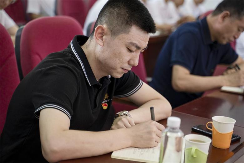 女人与公狍交酡女免费