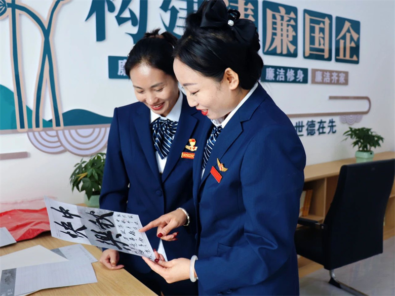 女人与公狍交酡女免费