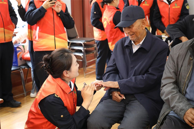 女人与公狍交酡女免费