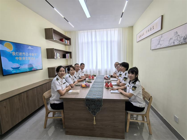 女人与公狍交酡女免费