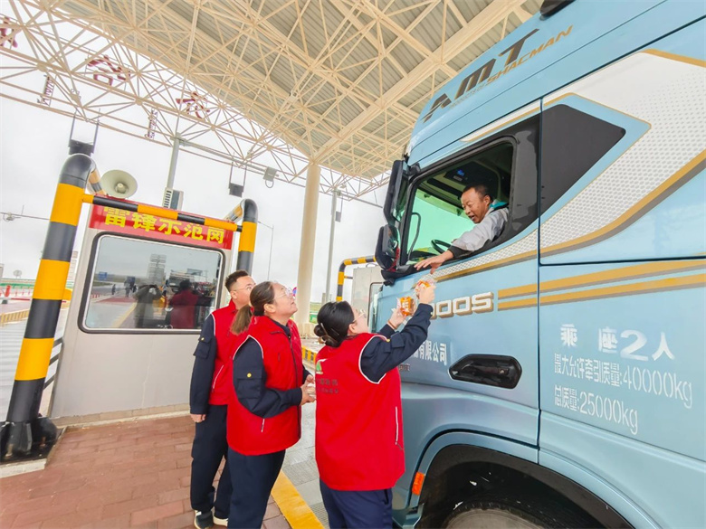 女人与公狍交酡女免费