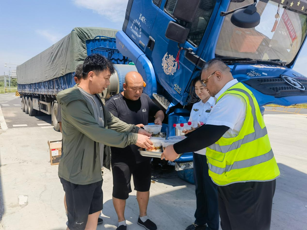 女人与公狍交酡女免费
