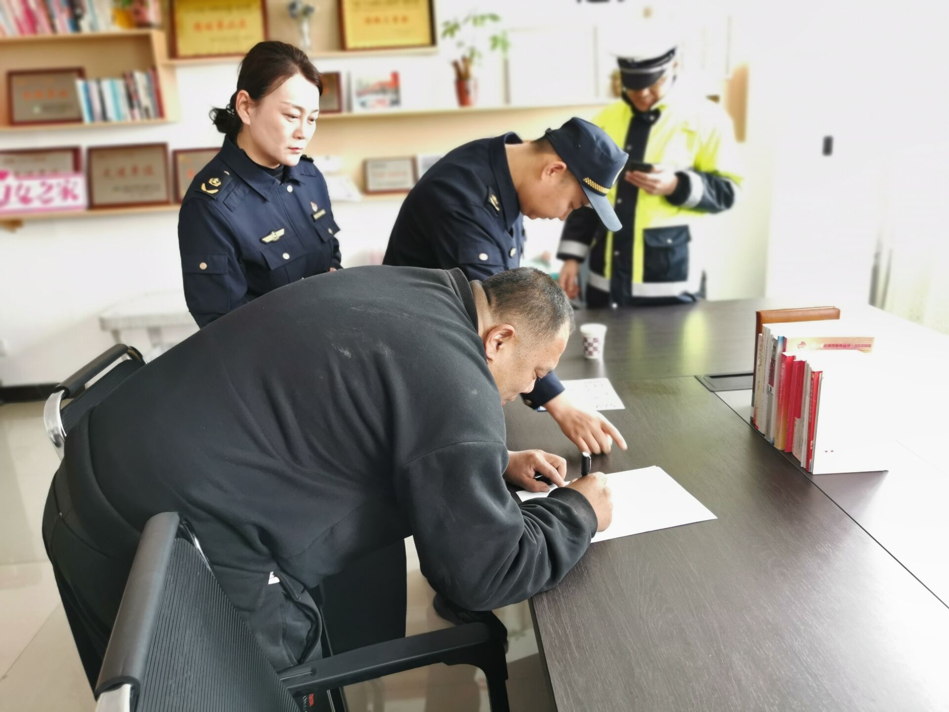 女人与公狍交酡女免费