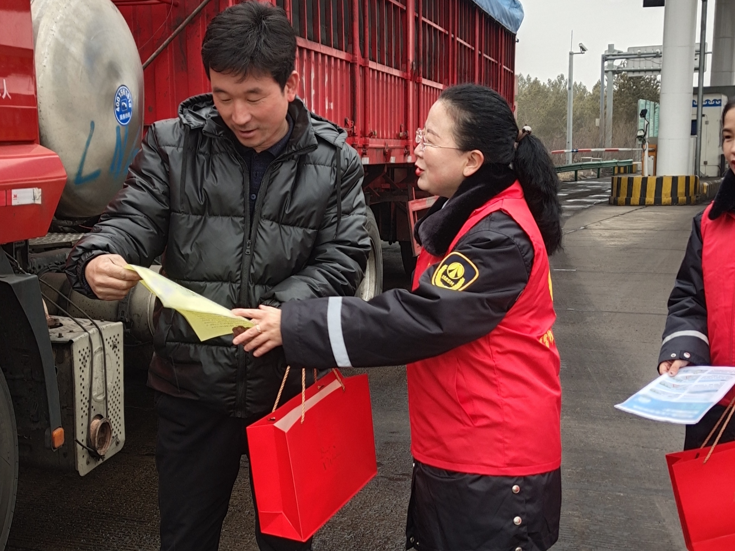 女人与公狍交酡女免费