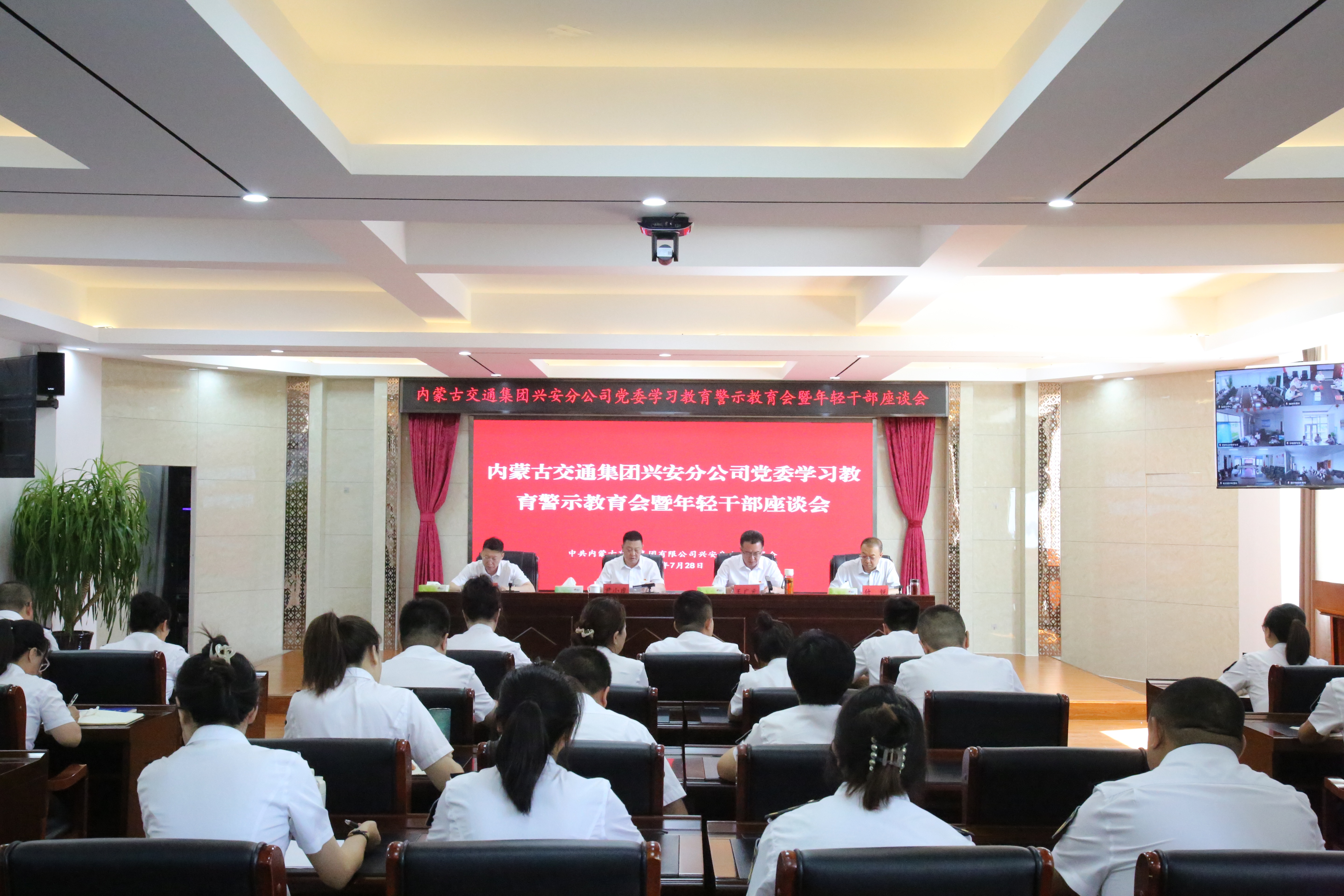 女人与公狍交酡女免费