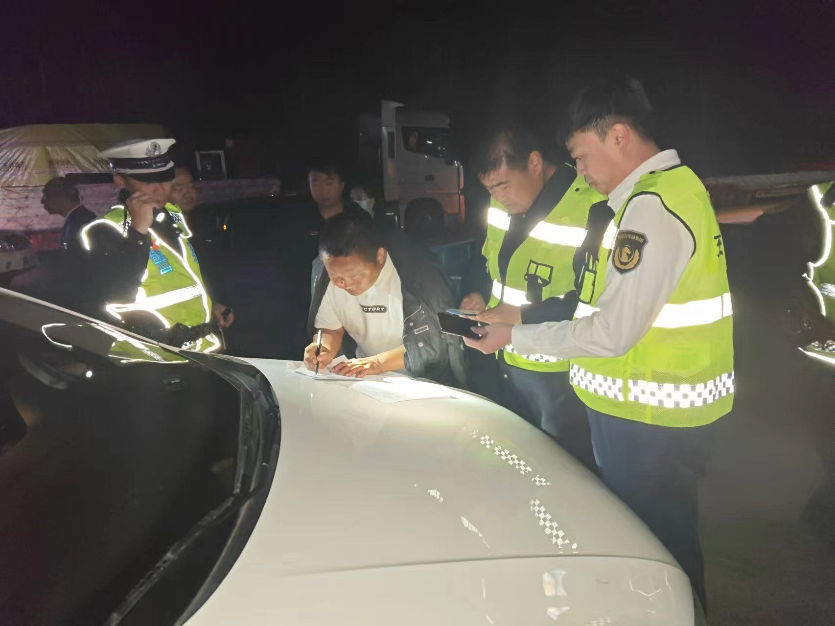 女人与公狍交酡女免费