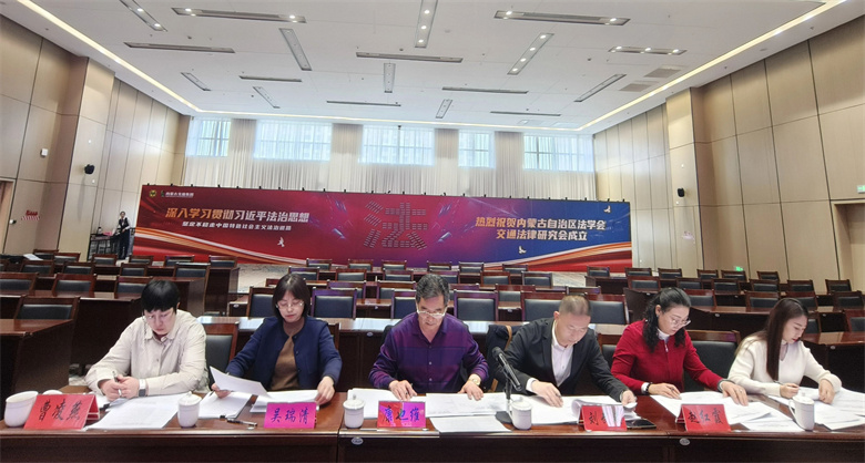 女人与公狍交酡女免费