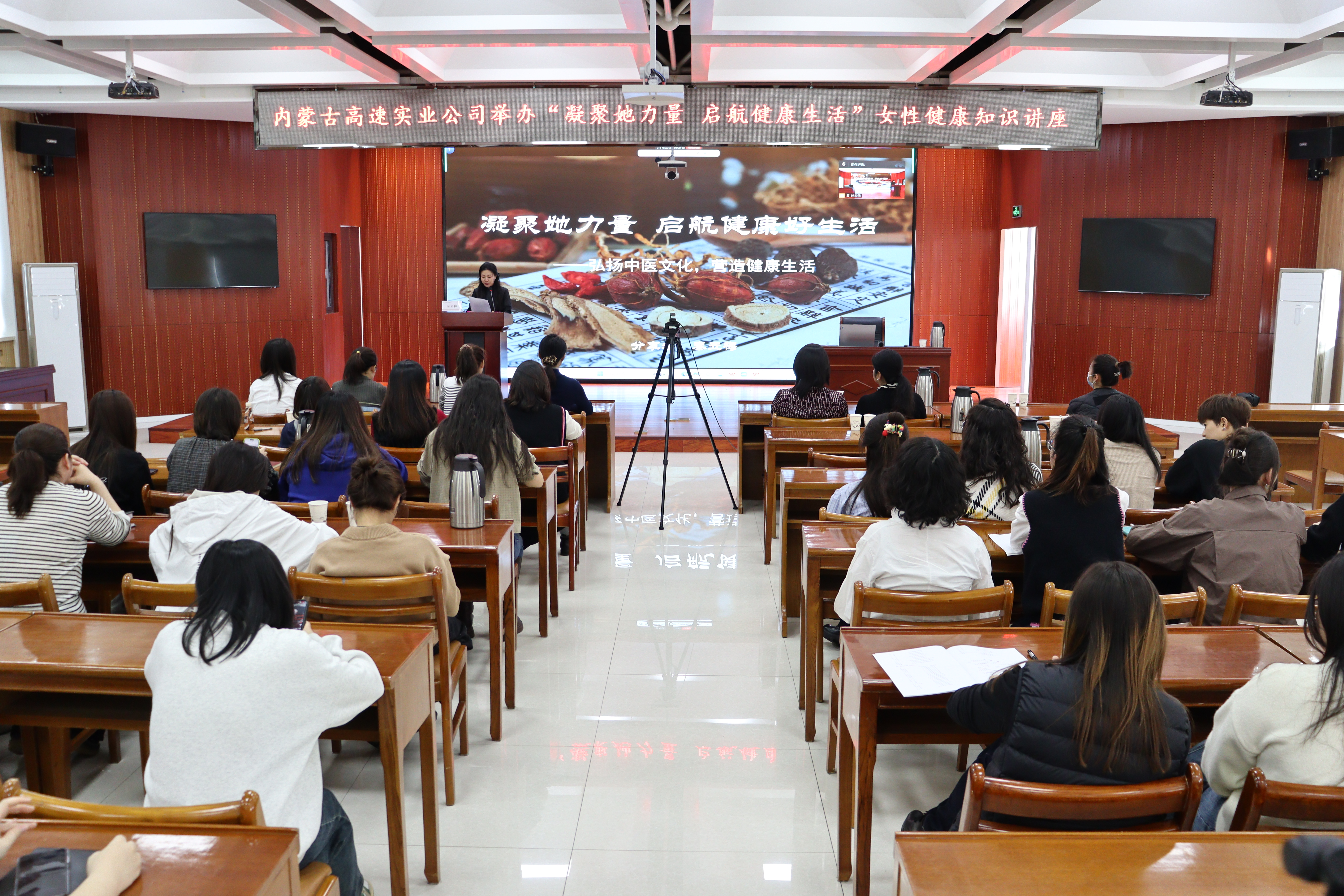 女人与公狍交酡女免费