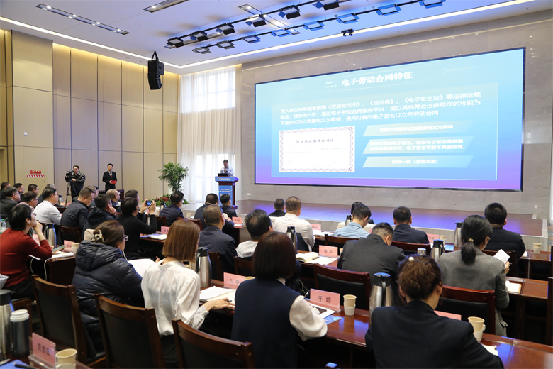 女人与公狍交酡女免费