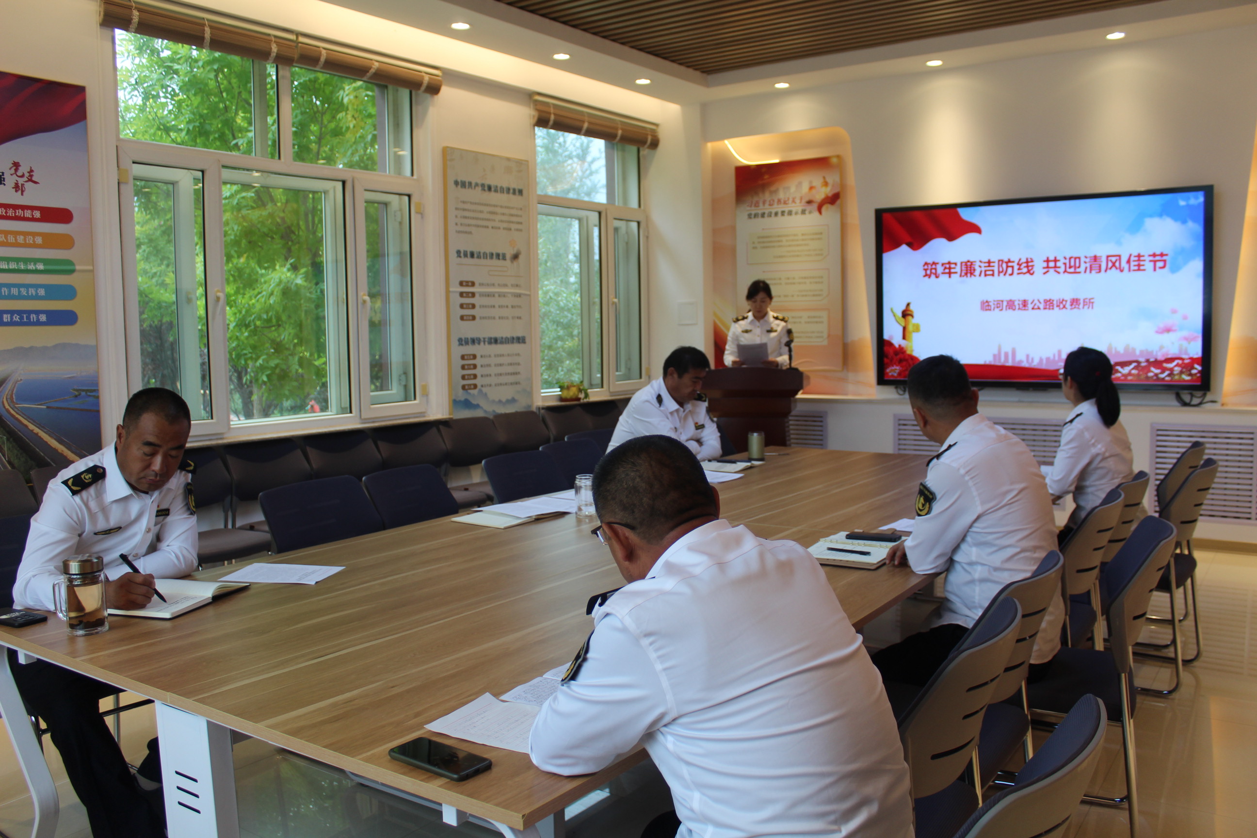 女人与公狍交酡女免费