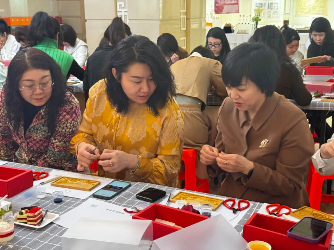 女人与公狍交酡女免费