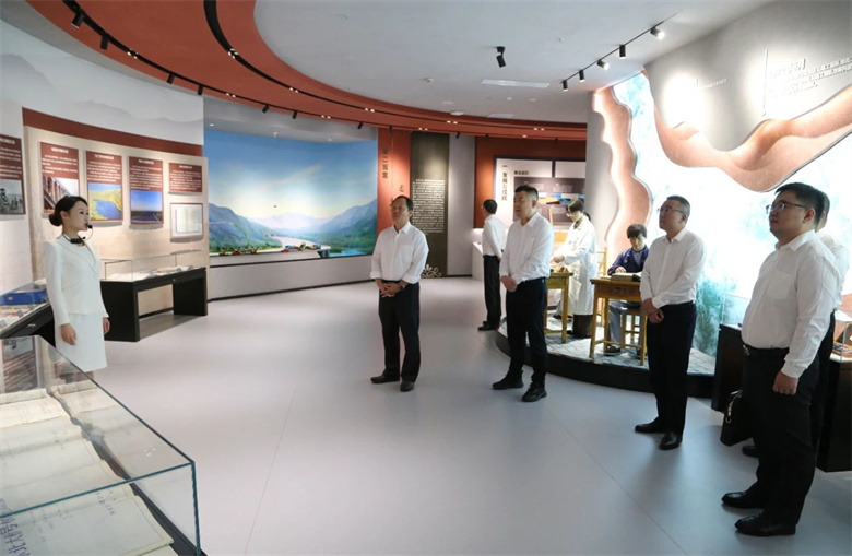 女人与公狍交酡女免费