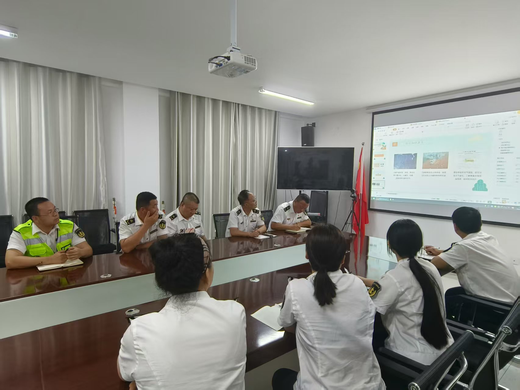 女人与公狍交酡女免费