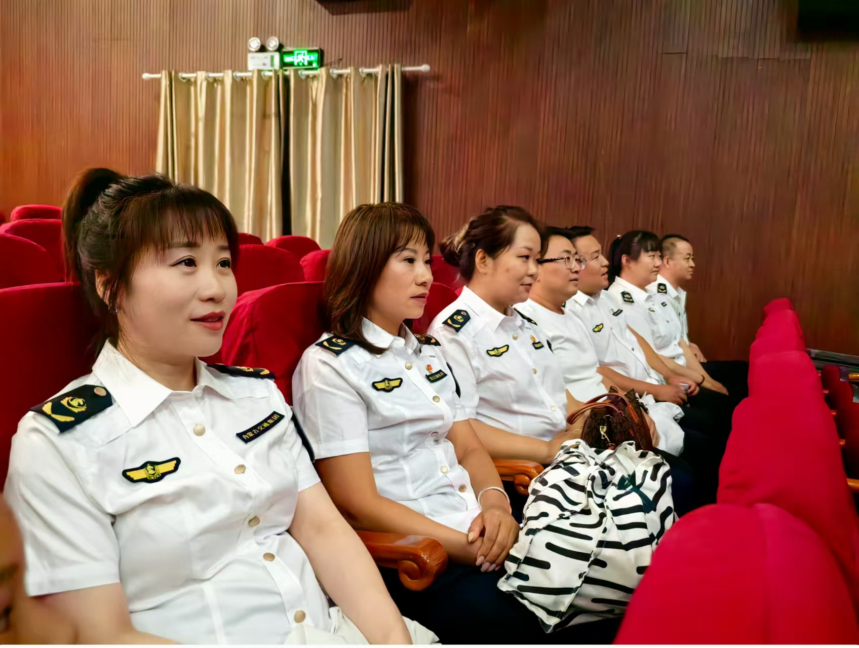 女人与公狍交酡女免费