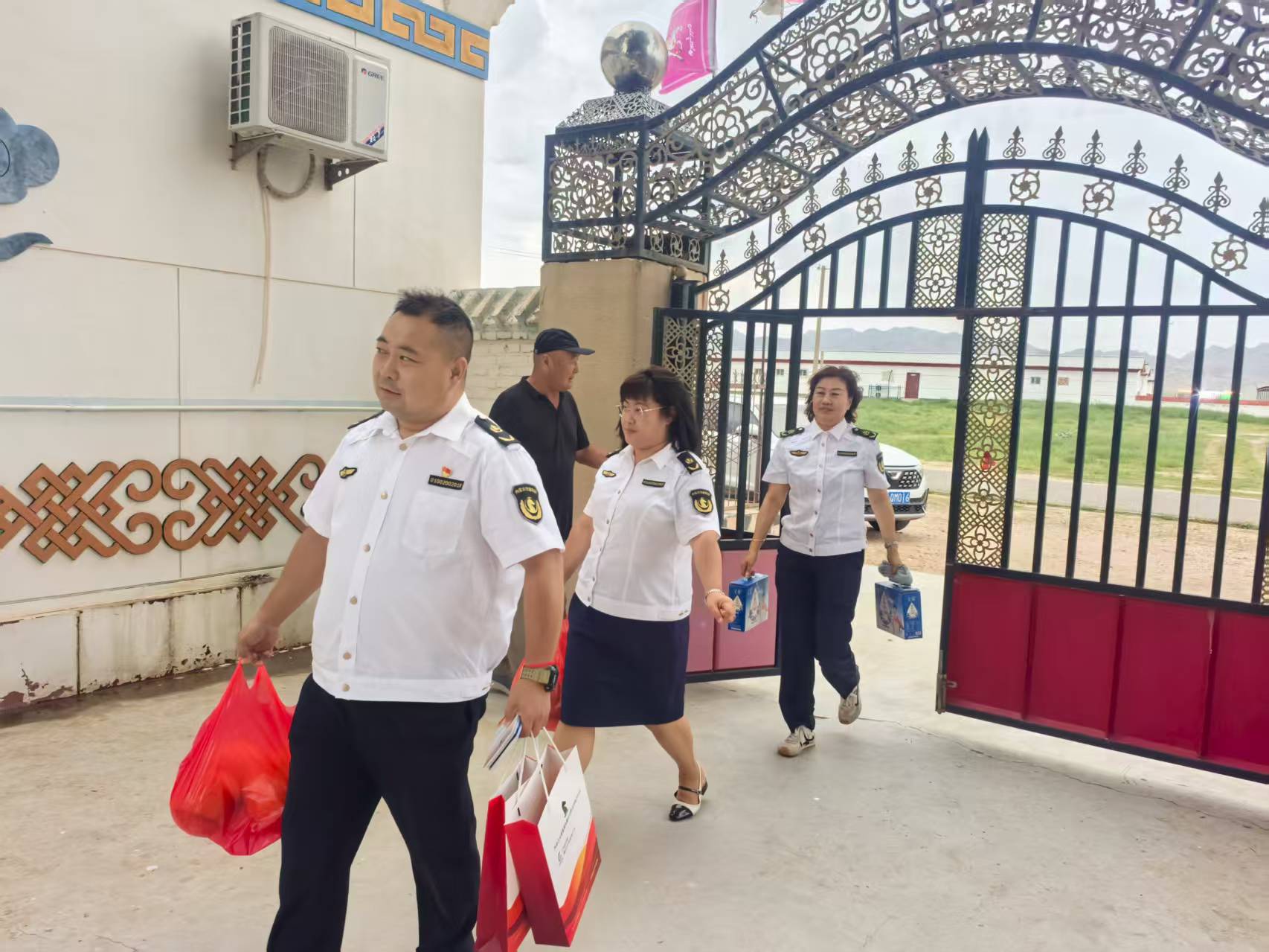 女人与公狍交酡女免费