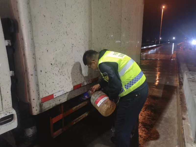 女人与公狍交酡女免费