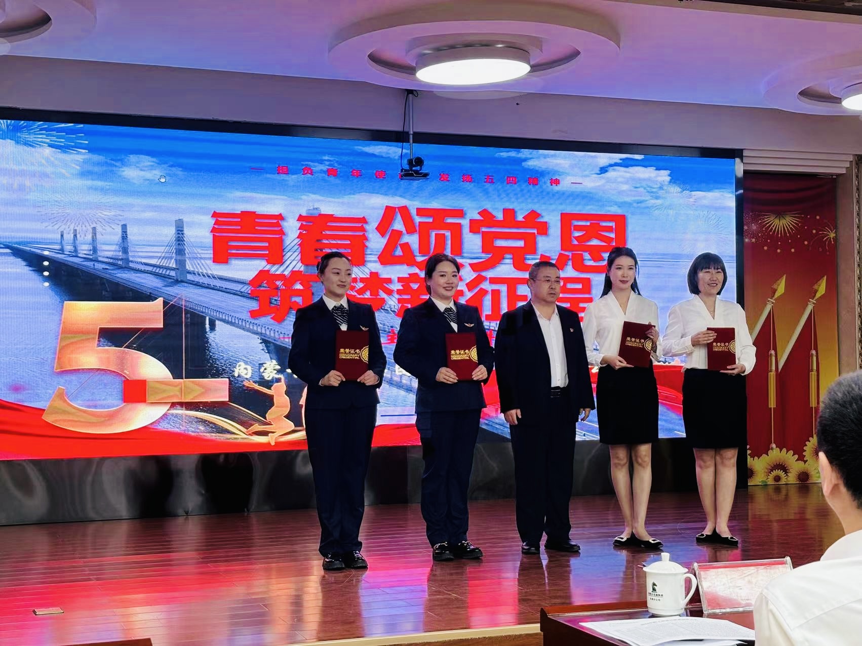 女人与公狍交酡女免费