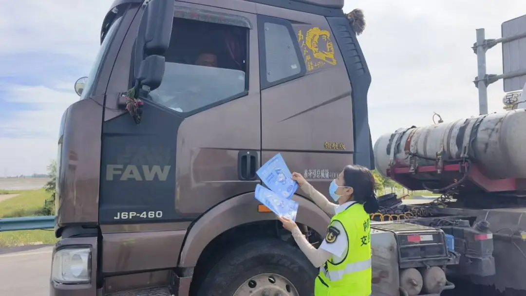 女人与公狍交酡女免费