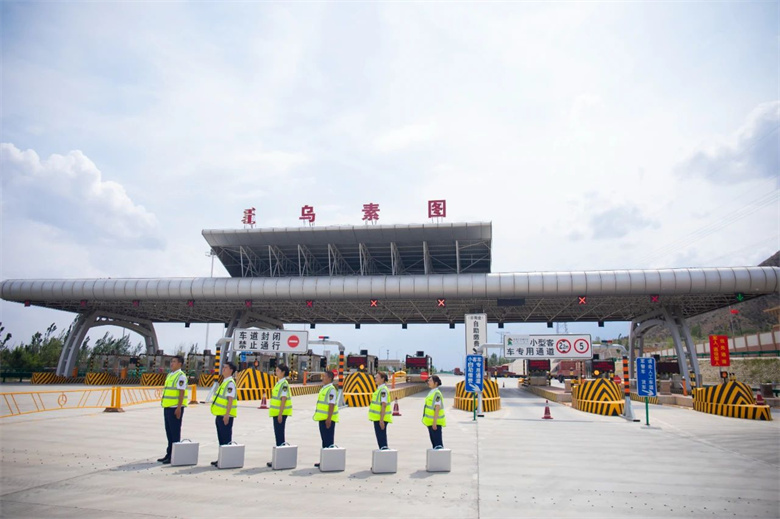 女人与公狍交酡女免费