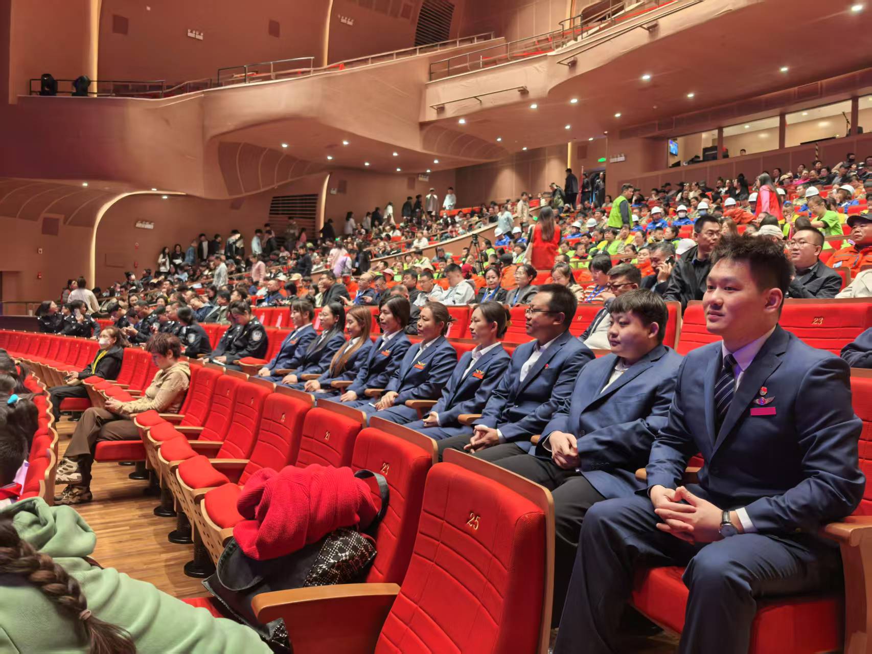 女人与公狍交酡女免费