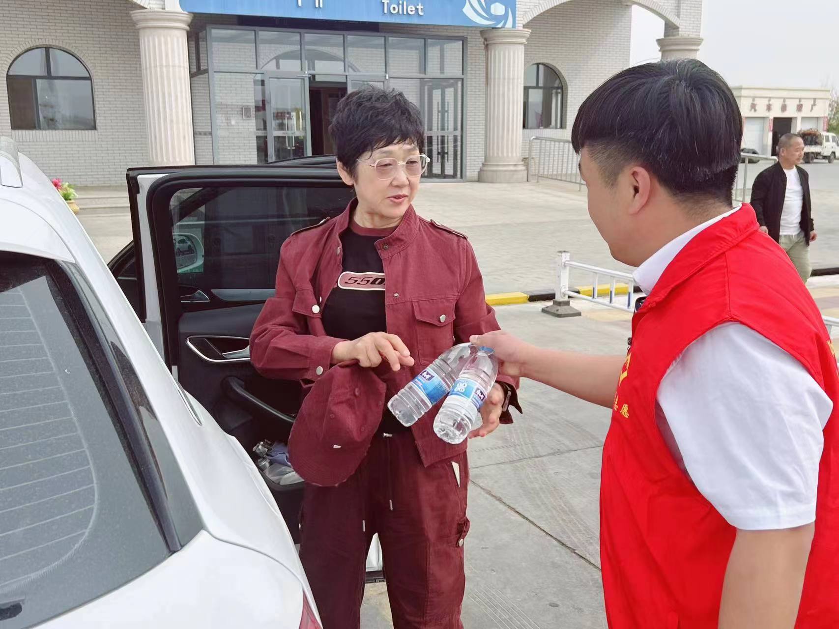 女人与公狍交酡女免费