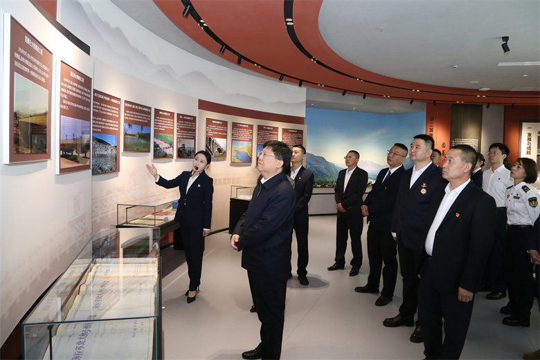 女人与公狍交酡女免费