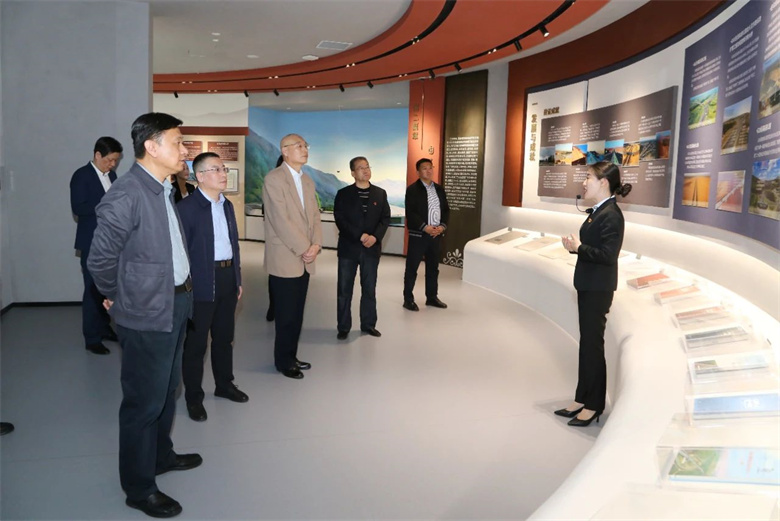 女人与公狍交酡女免费