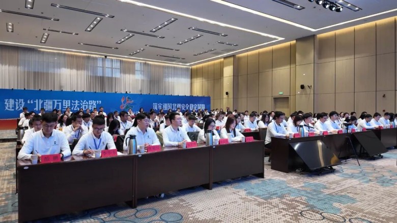 女人与公狍交酡女免费