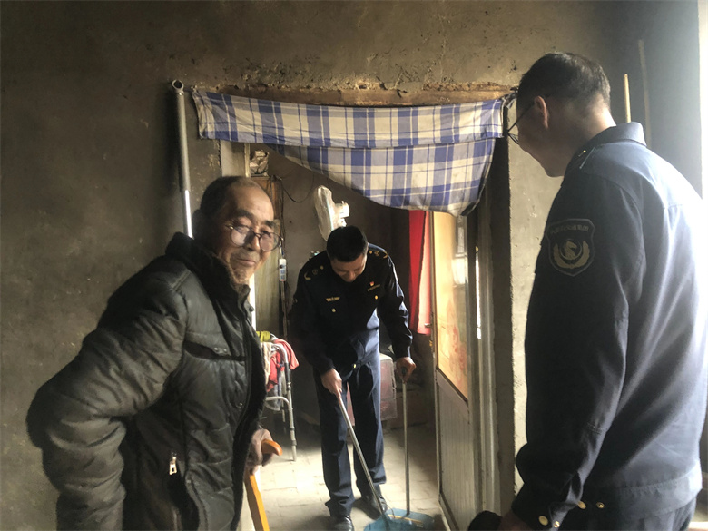 女人与公狍交酡女免费