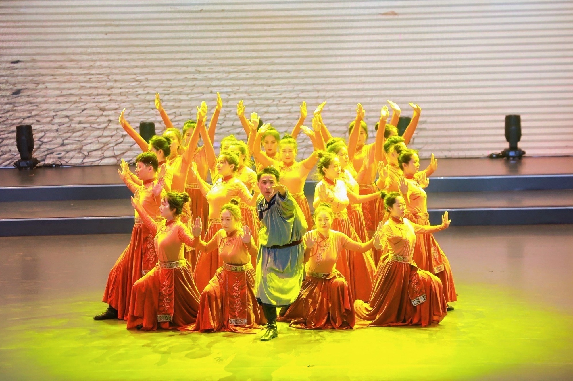 女人与公狍交酡女免费