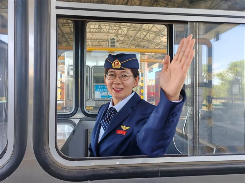 女人与公狍交酡女免费