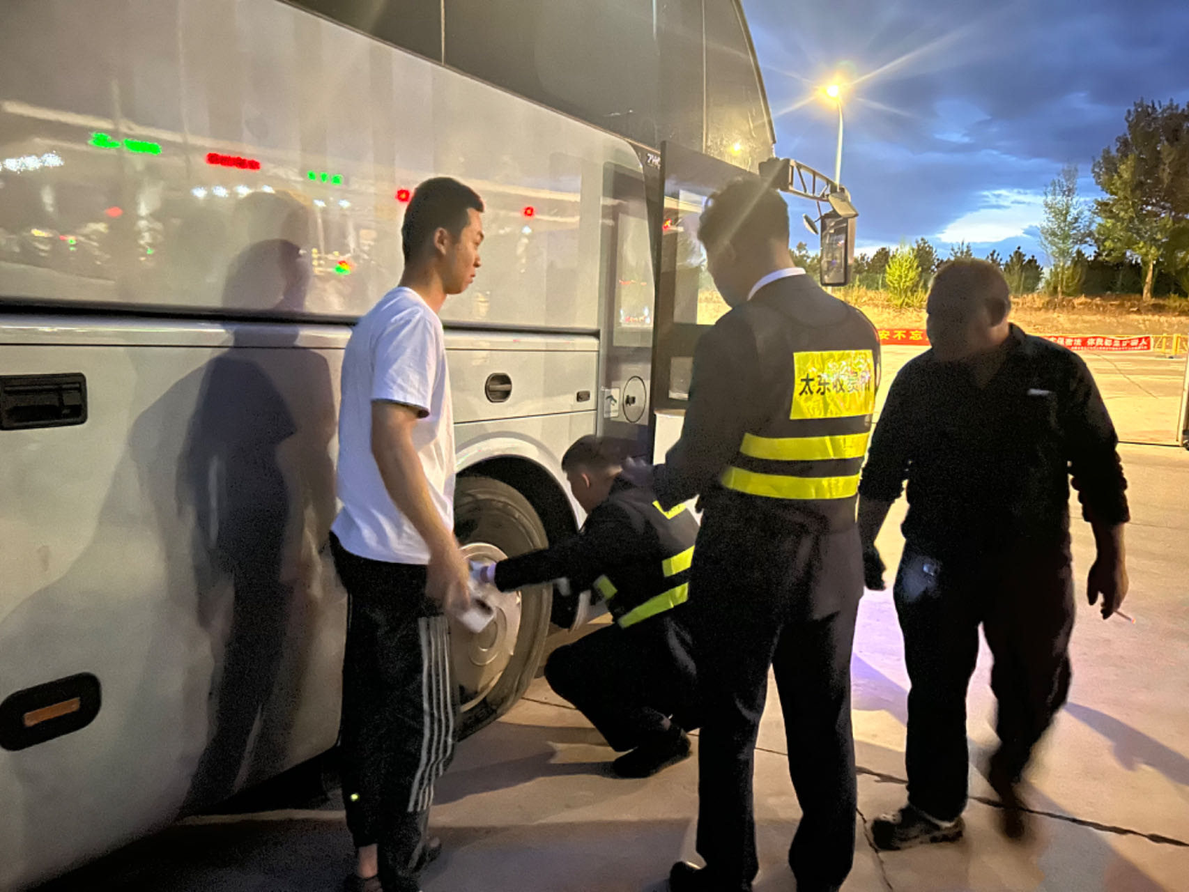 女人与公狍交酡女免费