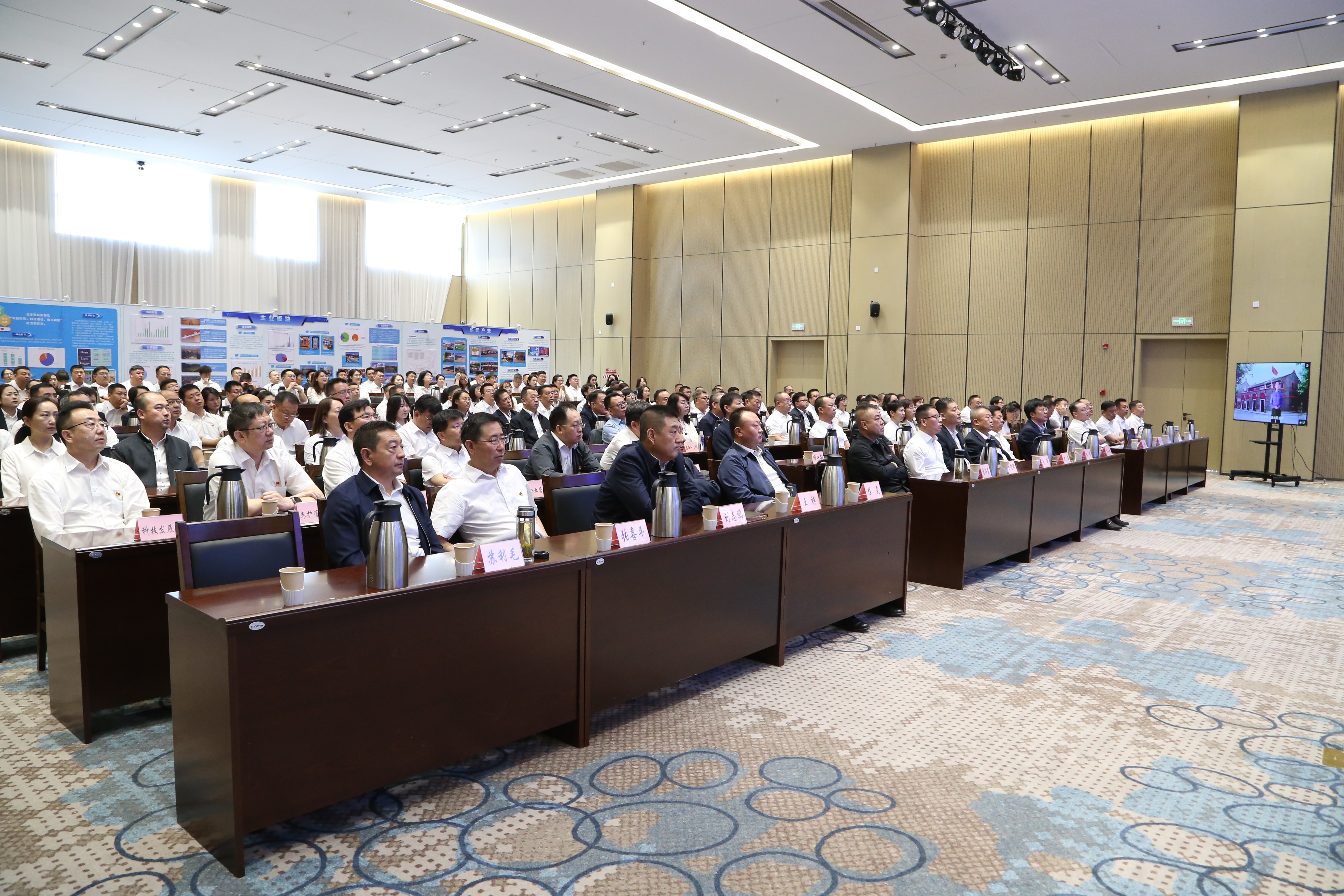 女人与公狍交酡女免费